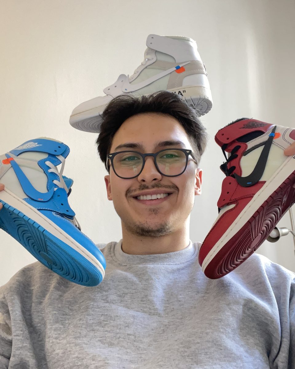 Mathias, Inhaber von JM-Resell, mit drei Paar Off-White x Air Jordan 1