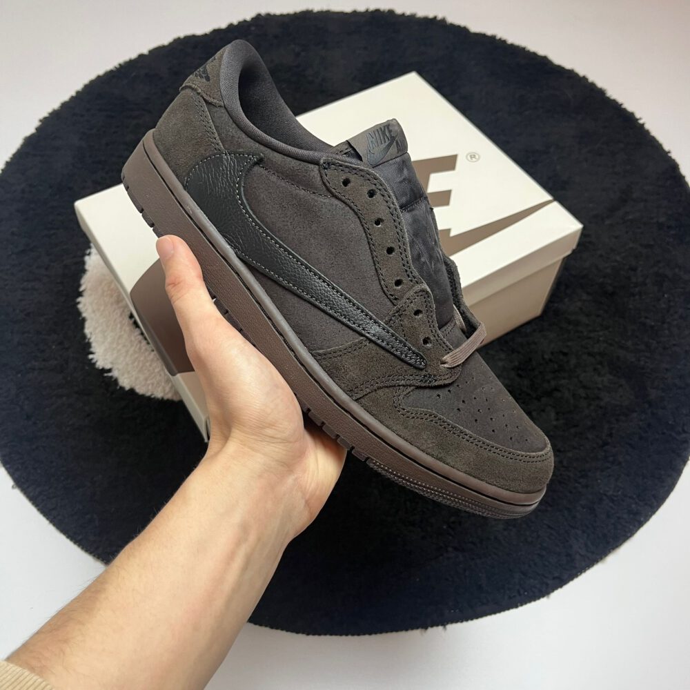 Jordan 1 Low Travis Scott Velvet Brown • Größe 43