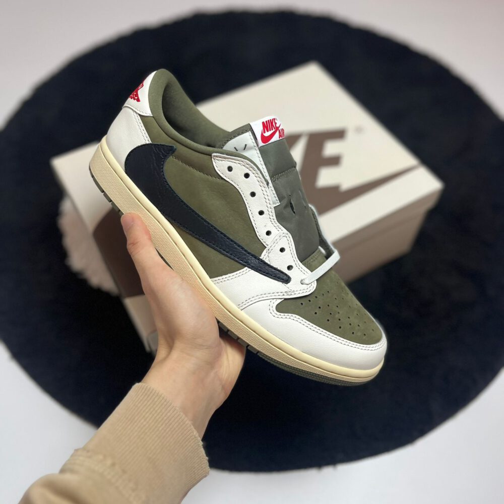 Jordan 1 Low Travis Scott Medium Olive • Größe 43
